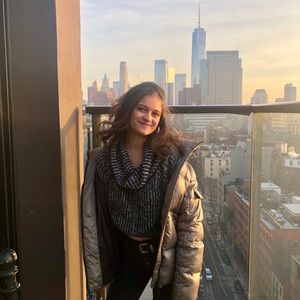 Meet your Posher, Eleni